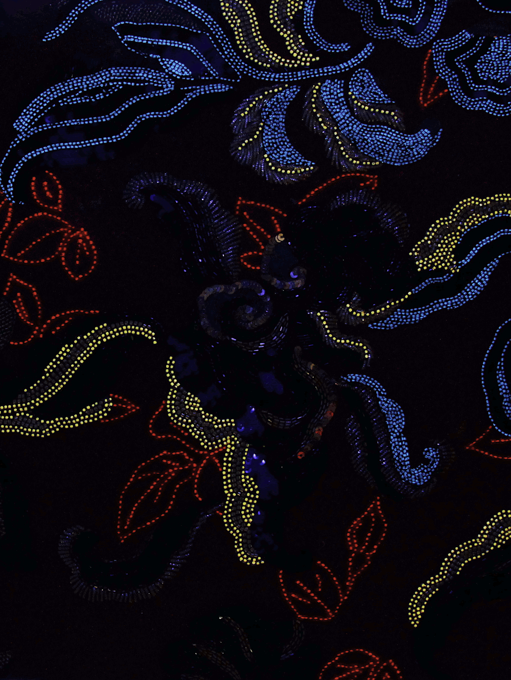 Indici Couleur - Embroidered Japanese flowers (day and black light) - Invenio Flory