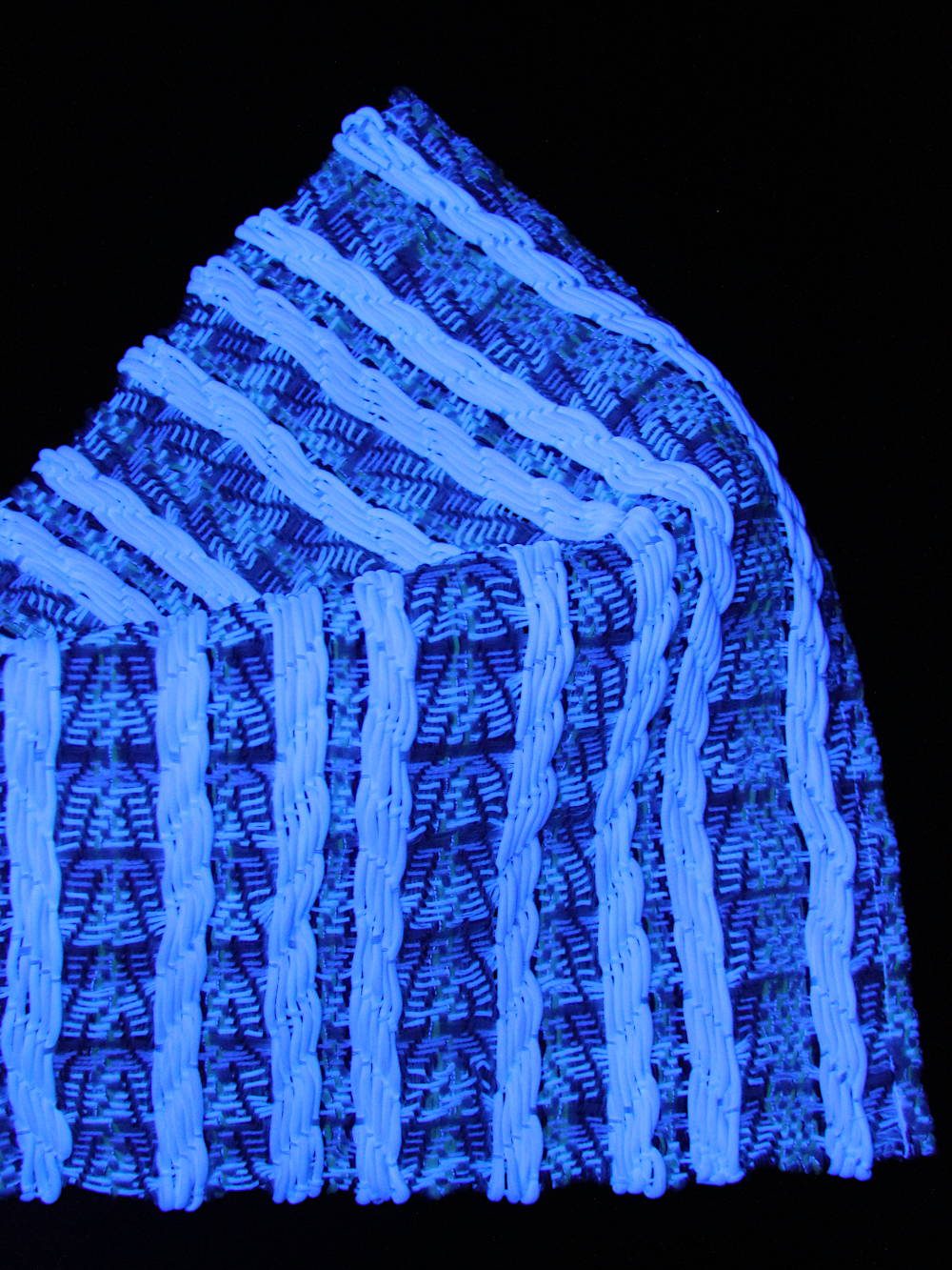 Indici Couleur - Black light weaving - Invenio Flory