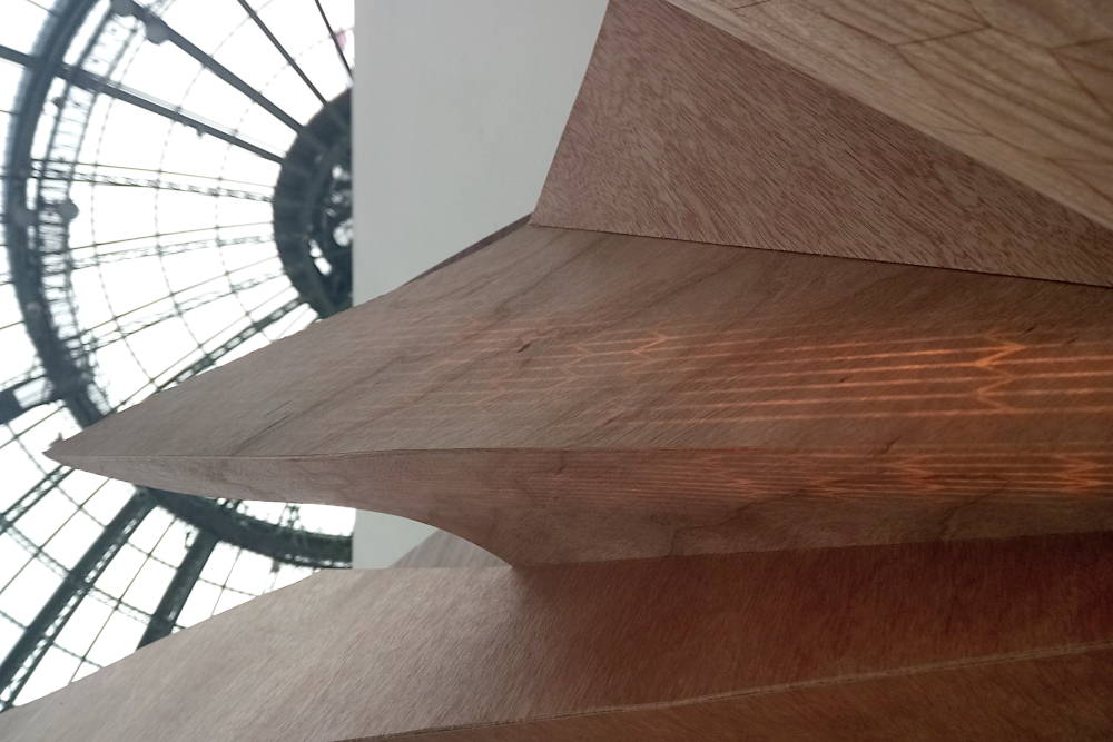 Pleating - Pleated wood light sculpture Invenio Flory