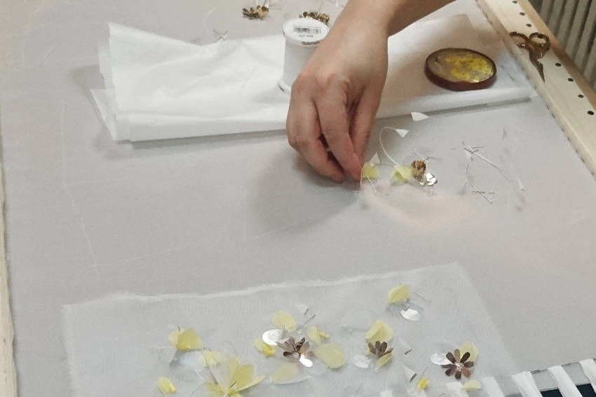Vibration - Embroidery on silk created by Invenio Flory for Adélie Métayer