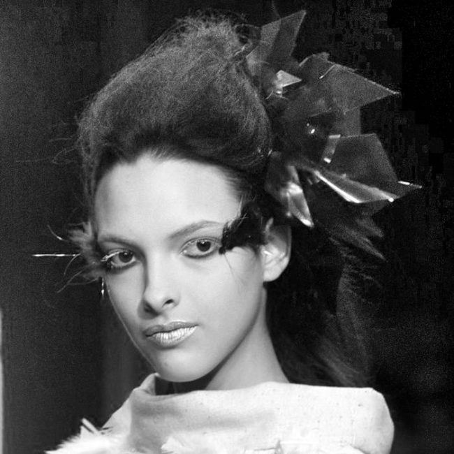 DFB 2015 crystal headpiece - FYB Invenio Flory b&w